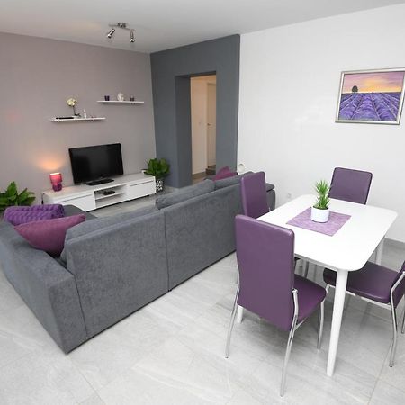 Apartments Lidija - Sea View Apartment With Exclusive Right Of Using Hot Tub Or Split Level Apartment With Exclusive Right Of Using Pool Podstrana Bagian luar foto