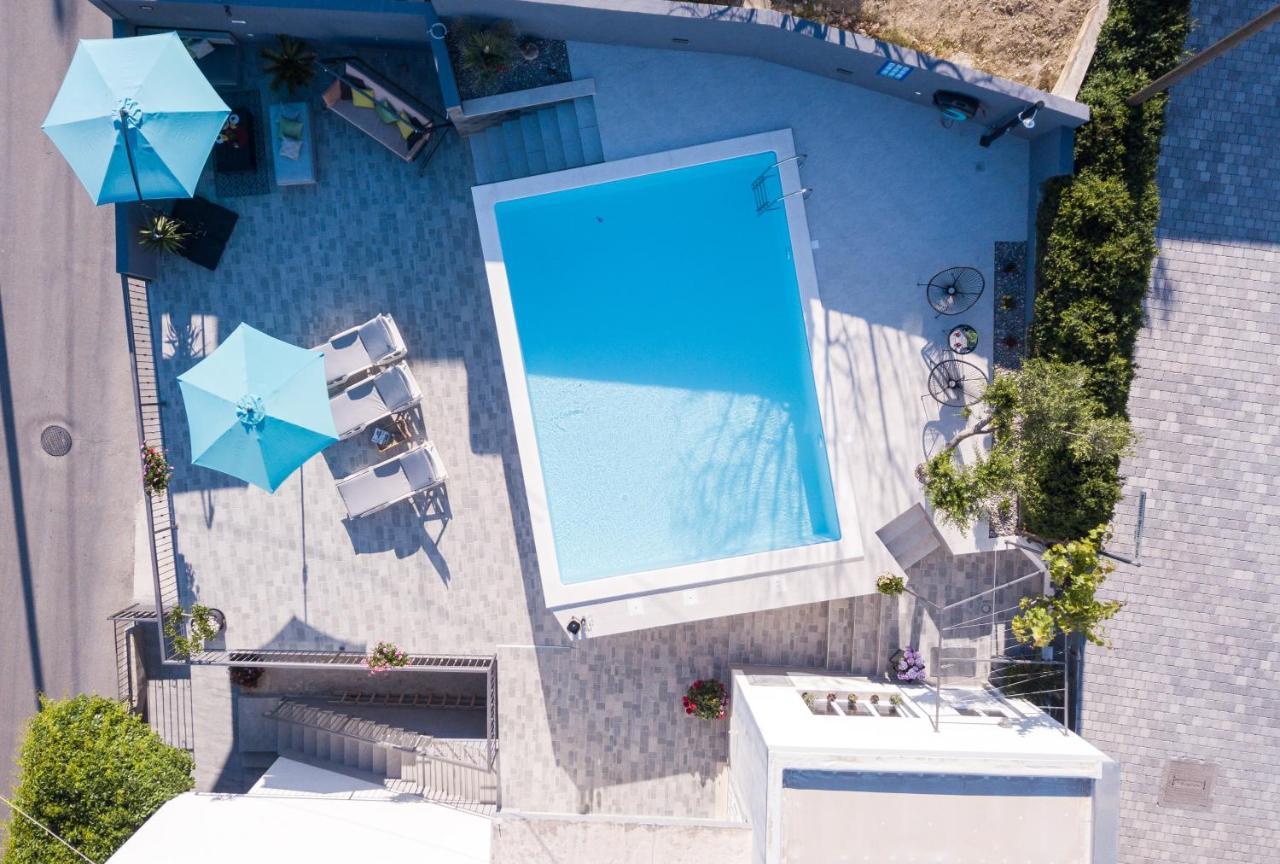 Apartments Lidija - Sea View Apartment With Exclusive Right Of Using Hot Tub Or Split Level Apartment With Exclusive Right Of Using Pool Podstrana Bagian luar foto