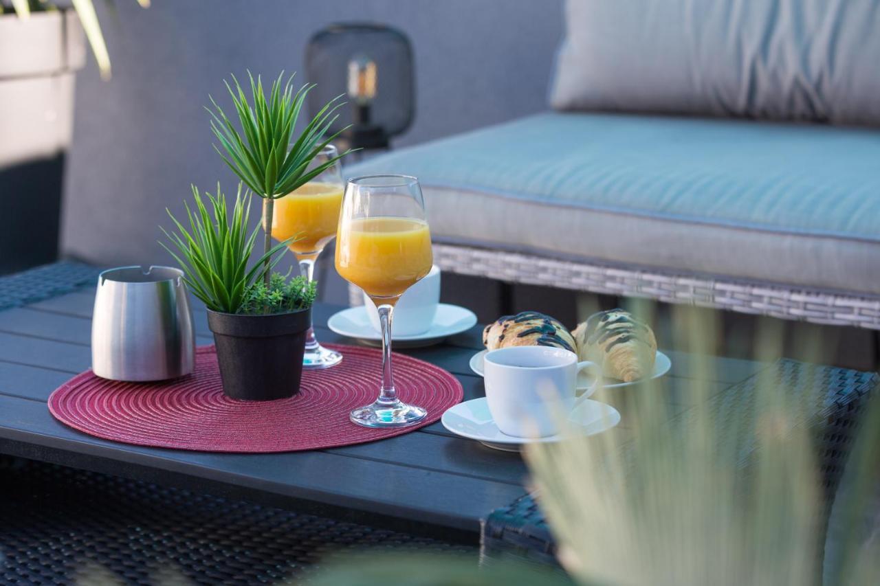 Apartments Lidija - Sea View Apartment With Exclusive Right Of Using Hot Tub Or Split Level Apartment With Exclusive Right Of Using Pool Podstrana Bagian luar foto