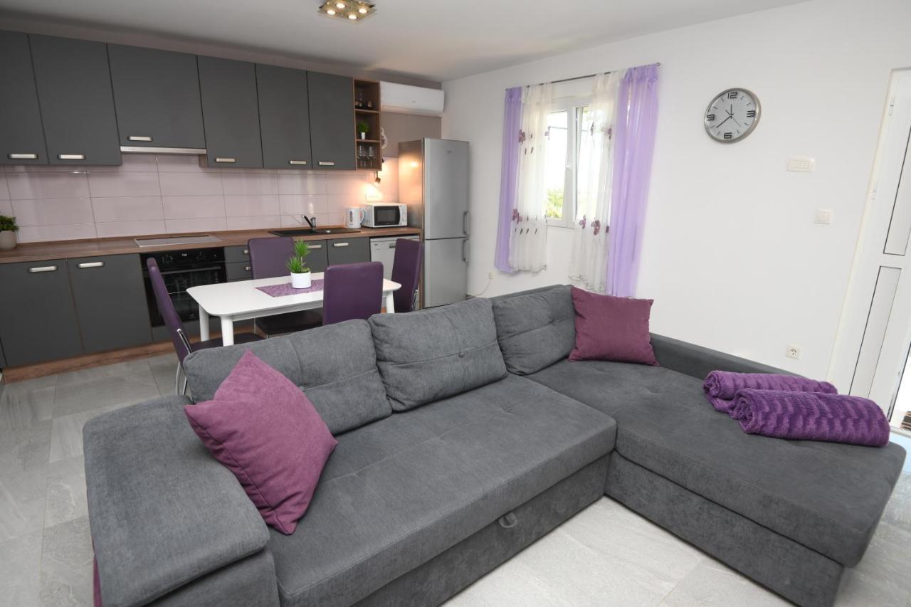 Apartments Lidija - Sea View Apartment With Exclusive Right Of Using Hot Tub Or Split Level Apartment With Exclusive Right Of Using Pool Podstrana Bagian luar foto