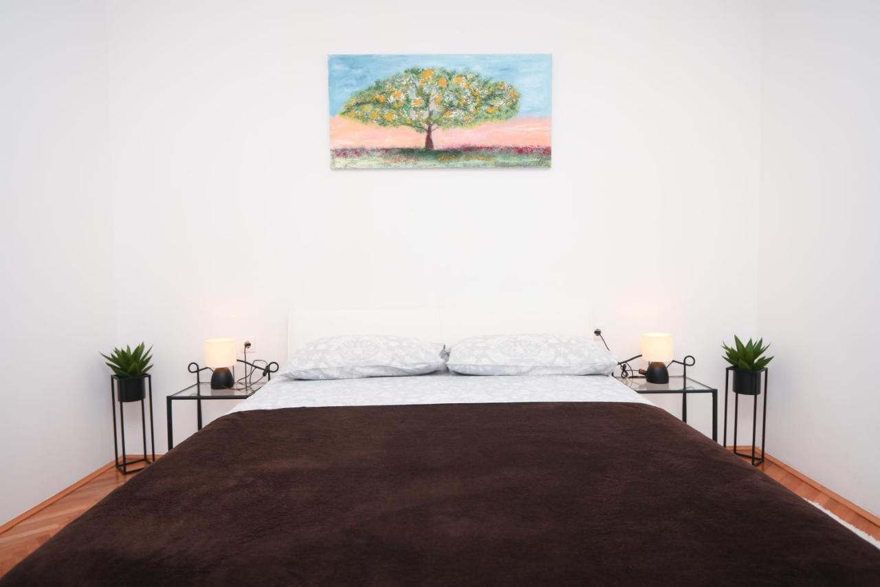 Apartments Lidija - Sea View Apartment With Exclusive Right Of Using Hot Tub Or Split Level Apartment With Exclusive Right Of Using Pool Podstrana Bagian luar foto