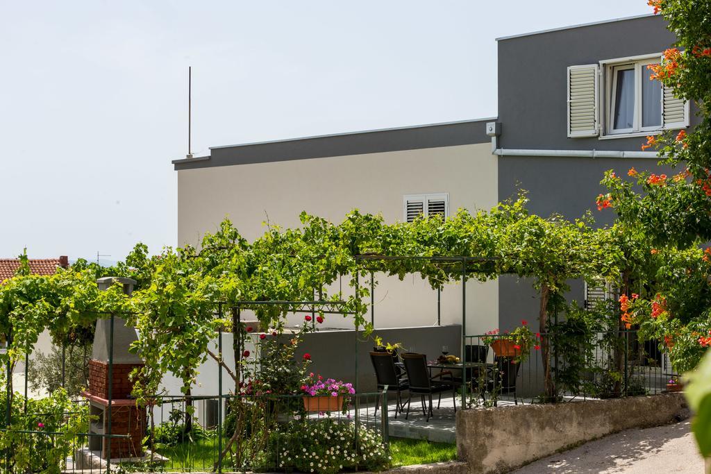 Apartments Lidija - Sea View Apartment With Exclusive Right Of Using Hot Tub Or Split Level Apartment With Exclusive Right Of Using Pool Podstrana Bagian luar foto
