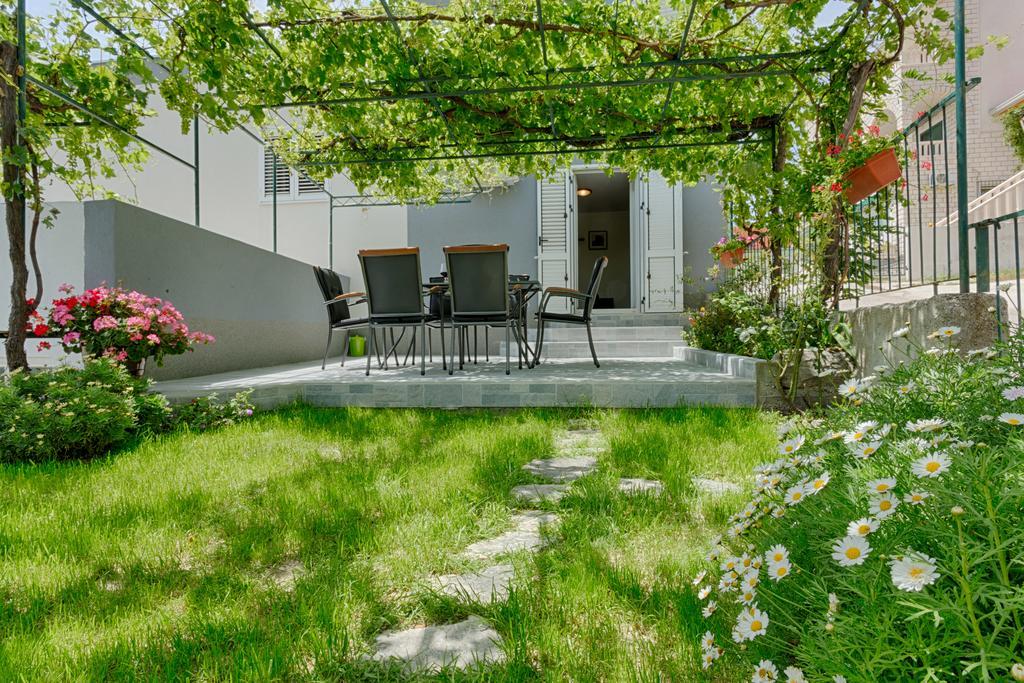 Apartments Lidija - Sea View Apartment With Exclusive Right Of Using Hot Tub Or Split Level Apartment With Exclusive Right Of Using Pool Podstrana Bagian luar foto