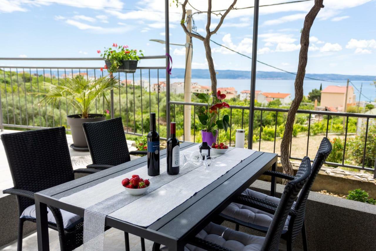 Apartments Lidija - Sea View Apartment With Exclusive Right Of Using Hot Tub Or Split Level Apartment With Exclusive Right Of Using Pool Podstrana Bagian luar foto