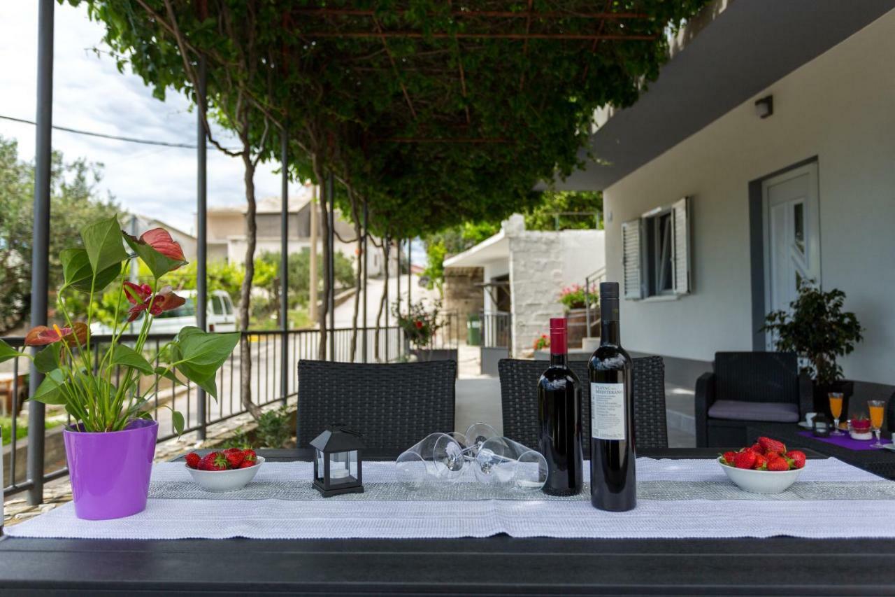 Apartments Lidija - Sea View Apartment With Exclusive Right Of Using Hot Tub Or Split Level Apartment With Exclusive Right Of Using Pool Podstrana Bagian luar foto