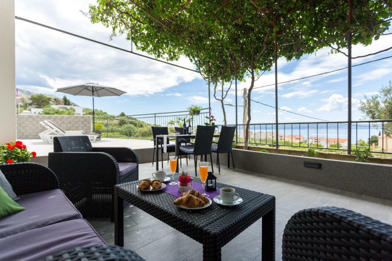 Apartments Lidija - Sea View Apartment With Exclusive Right Of Using Hot Tub Or Split Level Apartment With Exclusive Right Of Using Pool Podstrana Bagian luar foto