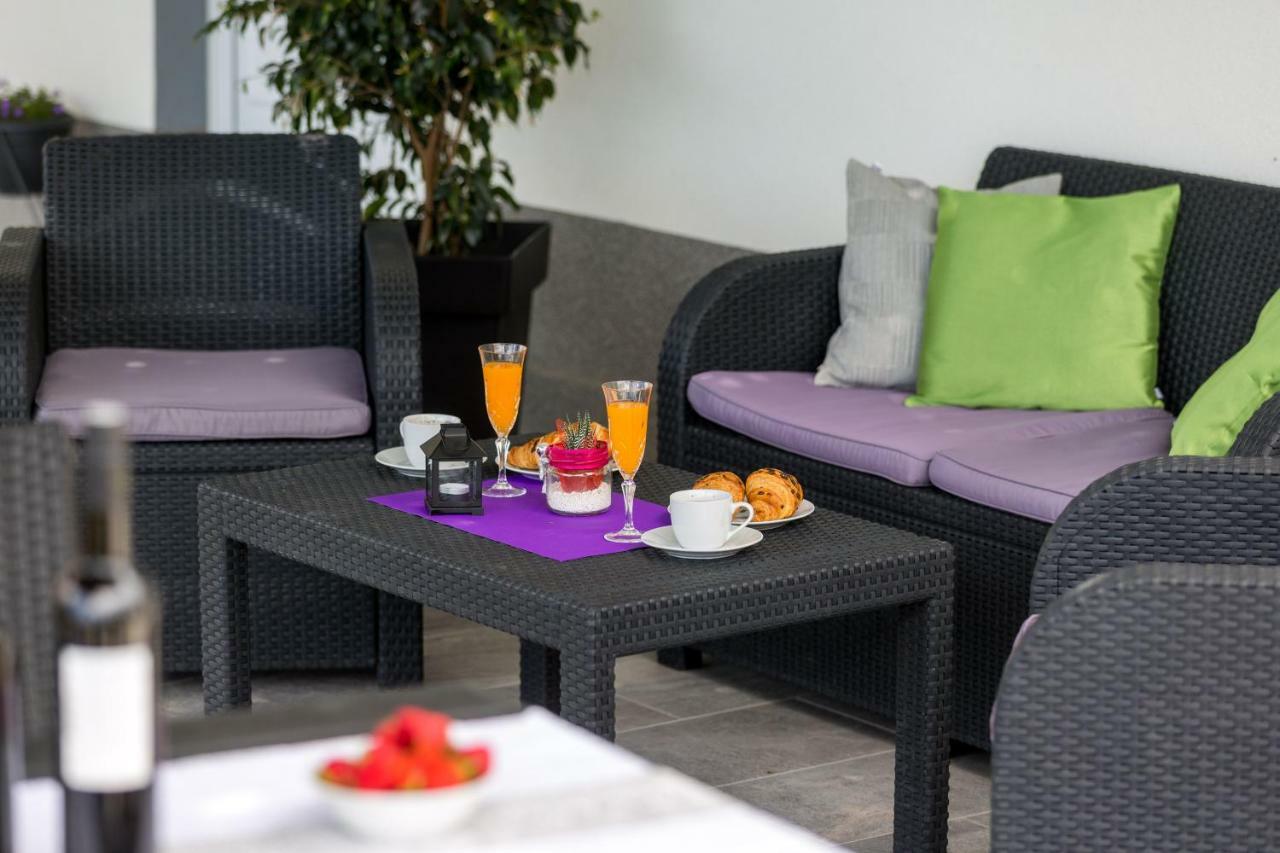 Apartments Lidija - Sea View Apartment With Exclusive Right Of Using Hot Tub Or Split Level Apartment With Exclusive Right Of Using Pool Podstrana Bagian luar foto