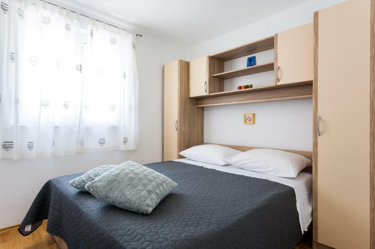 Apartments Lidija - Sea View Apartment With Exclusive Right Of Using Hot Tub Or Split Level Apartment With Exclusive Right Of Using Pool Podstrana Bagian luar foto
