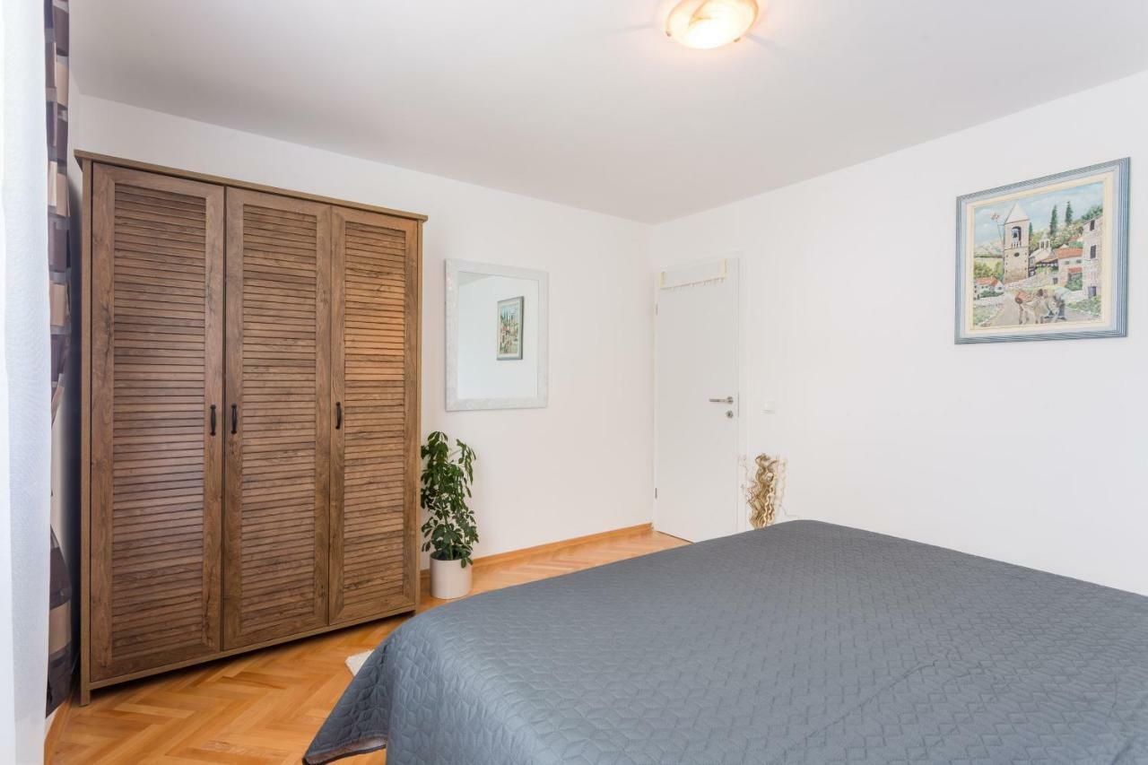 Apartments Lidija - Sea View Apartment With Exclusive Right Of Using Hot Tub Or Split Level Apartment With Exclusive Right Of Using Pool Podstrana Bagian luar foto